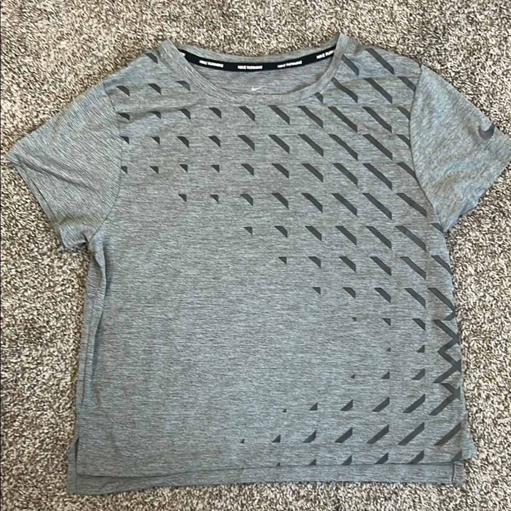 Nike Women’s Gray Patterned Tee